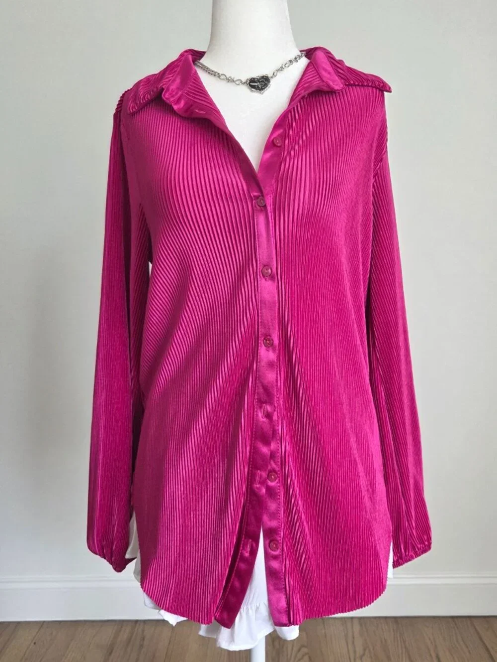Magenta Pleated Plisse Blouse Medium Pink Satin Collared Button Down Luxury Boho - Picture 11 of 11